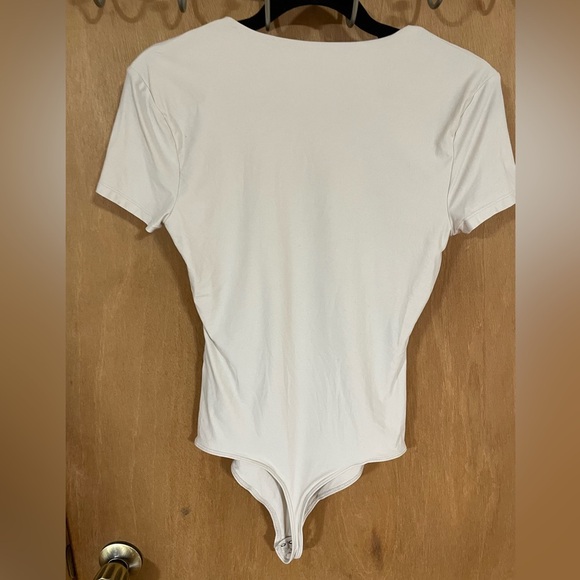 #66- ABERCROMBIE AND FITCH- Short-Sleeve Seamless Fabric Crew Bodysuit - Picture 2 of 3